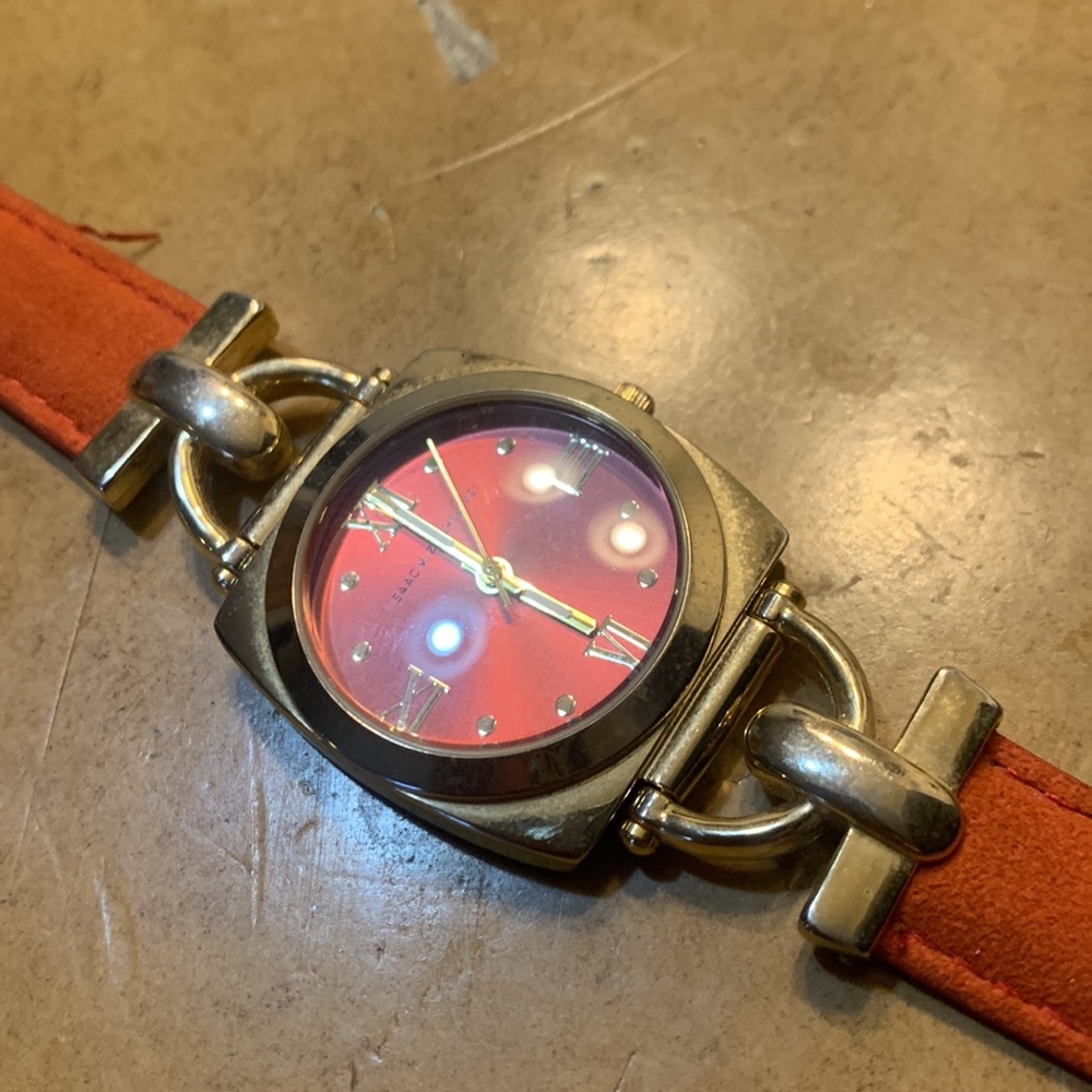 Watch. Needs Battery View 2